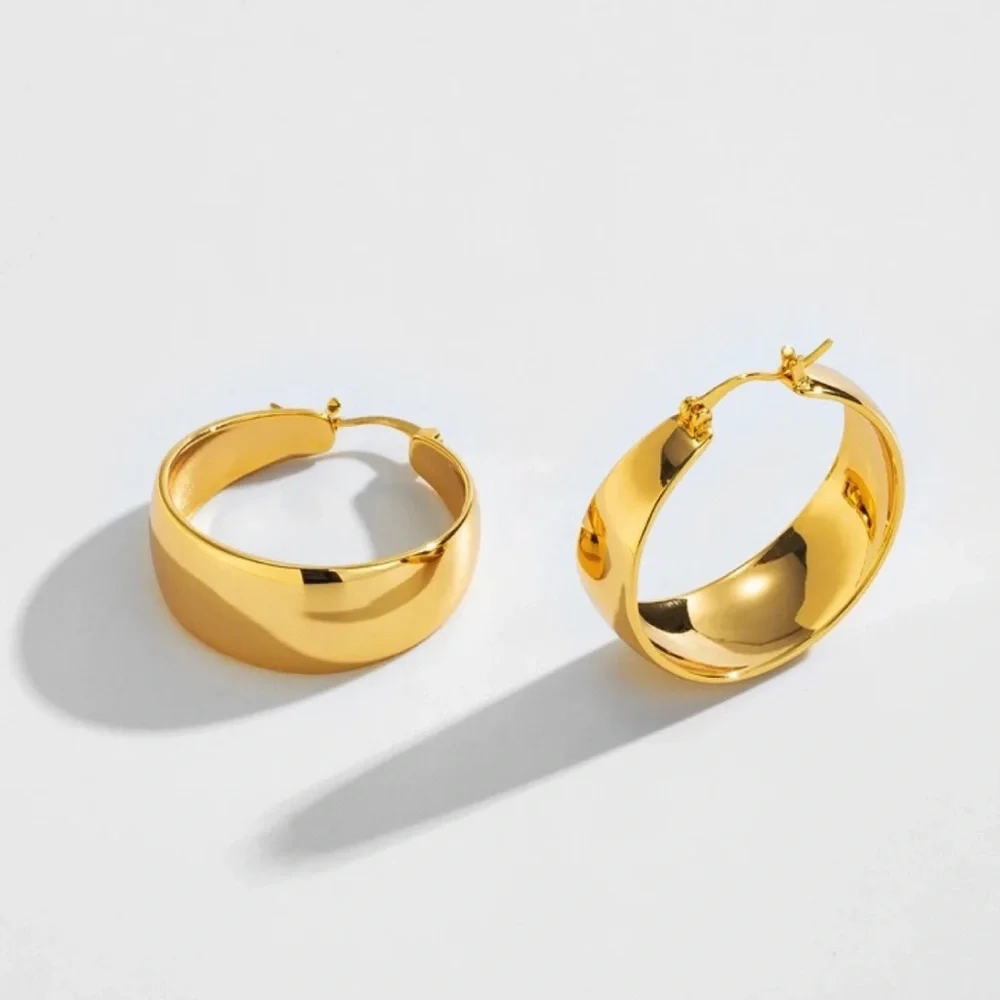 NEW 18k Gold Plated Paperclip Cc Stainless Steel Hollow Chain Hoop Earrings - Picture 2 of 4